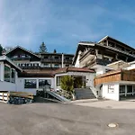 Kuhbergalp Hotel 3*