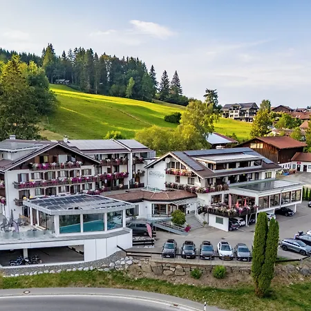 Kuhbergalp Hotel 3*